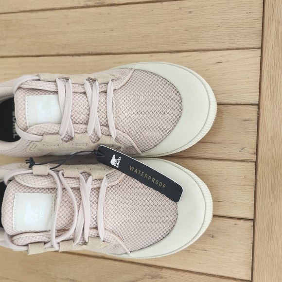 Sorel Pink and Cream Sneakers Minimalist Design - Picture 4 of 6